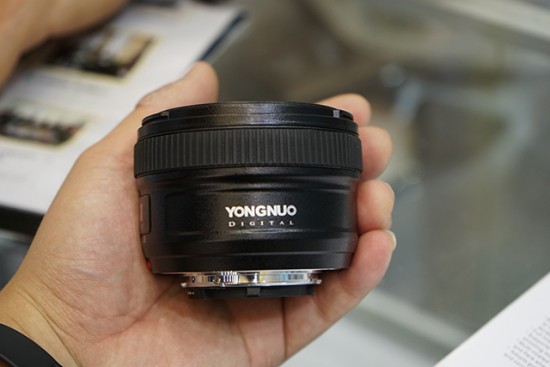 Yongnuo-AF-S-50mm-f1.8-lens-for-Nikon-F-mount-5-550x367