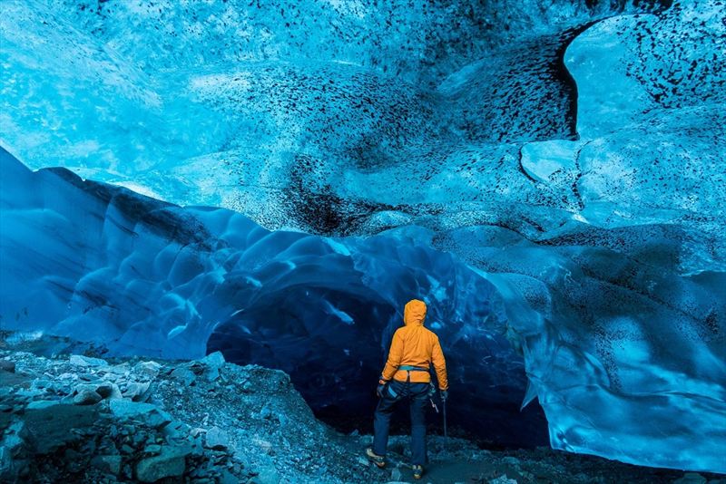 These pictures of the frozen world of the Vatnajökull Glacier were made possible through Sony’s new sensor technology, allowing incredibly detailed low-light photography. Renowned local guides Einar Runar Sigurdsson and Helen Maria explored the frozen world of the Vatnajökull Glacier in Iceland using Sony’s latest digital cameras, the RX10 II and RX100 IV, which feature the world’s first 1.0 type stacked Exmor RS CMOS sensor. This picture: Einar Runar Sigurdsson takes a self portrait using the time function in the ABC cave For further information please contact Rochelle Collison at Hope & Glory PR on 020 7014 5306 or at rochelle.collison@hopeandglorypr.com Copyright: © Einar Runar Sigurdsson / Sony