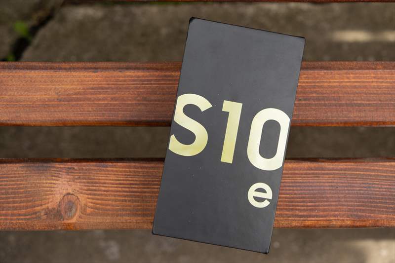 Samsung Galaxy S10e (2)