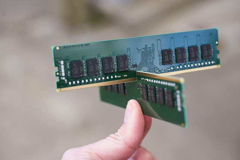 Kingston KVR32N22D816 - Memorie RAM; (8)